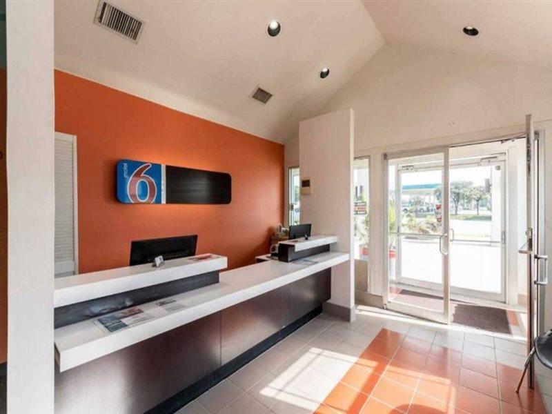 Motel 6 Seguin Tx Екстериор снимка