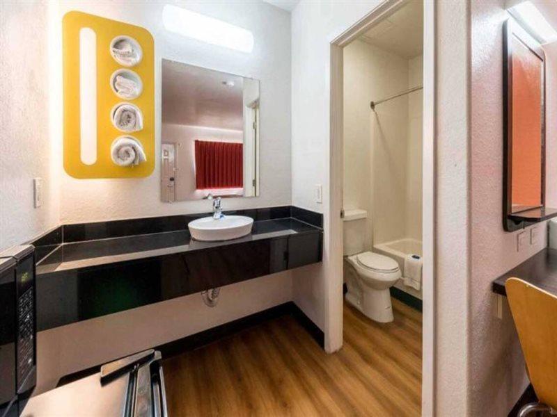 Motel 6 Seguin Tx Екстериор снимка