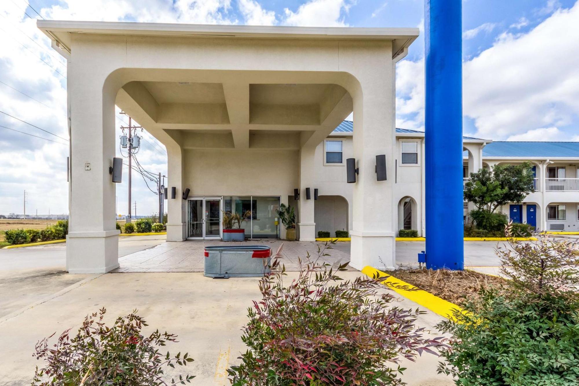 Motel 6 Seguin Tx Екстериор снимка