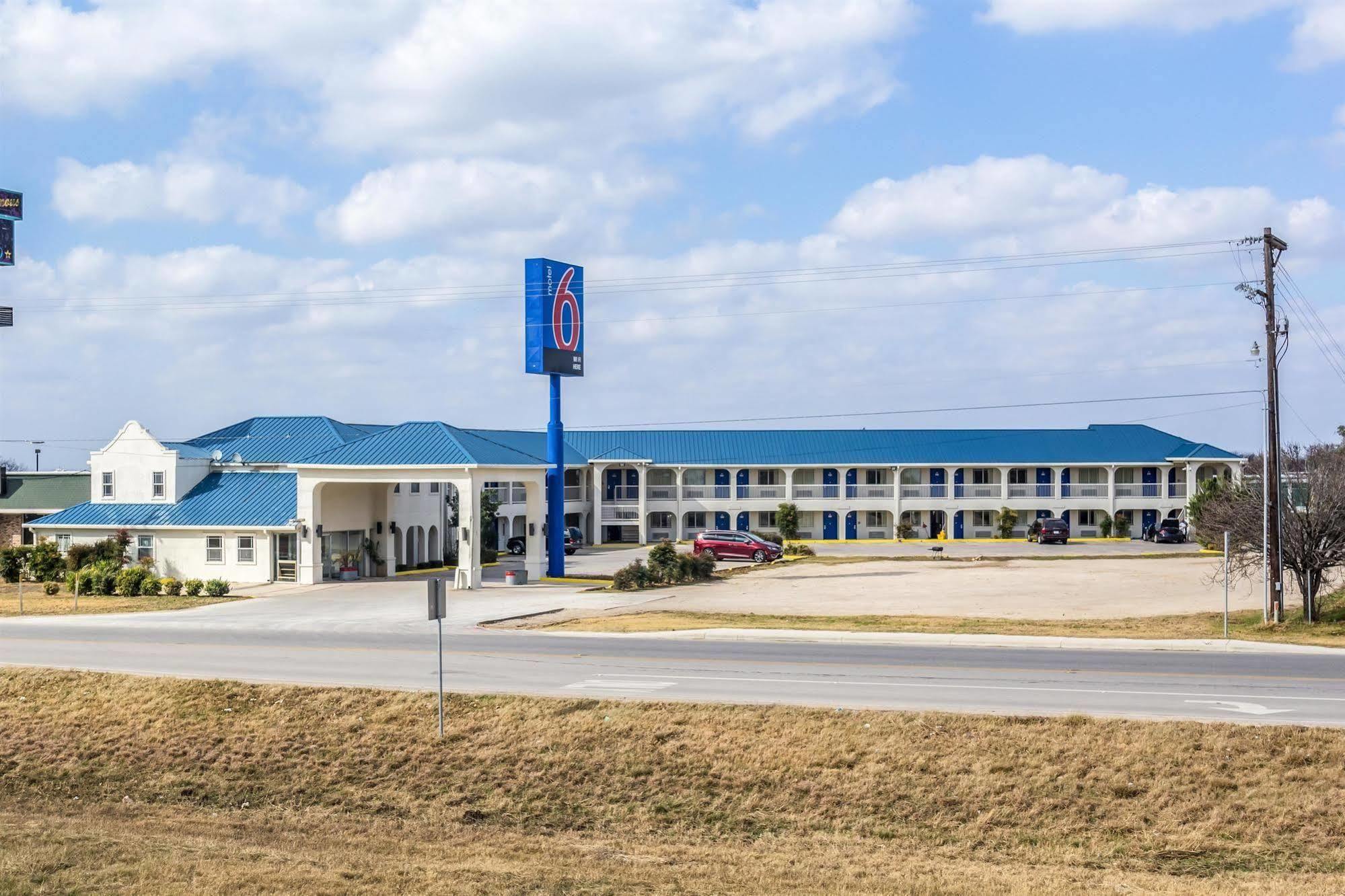 Motel 6 Seguin Tx Екстериор снимка