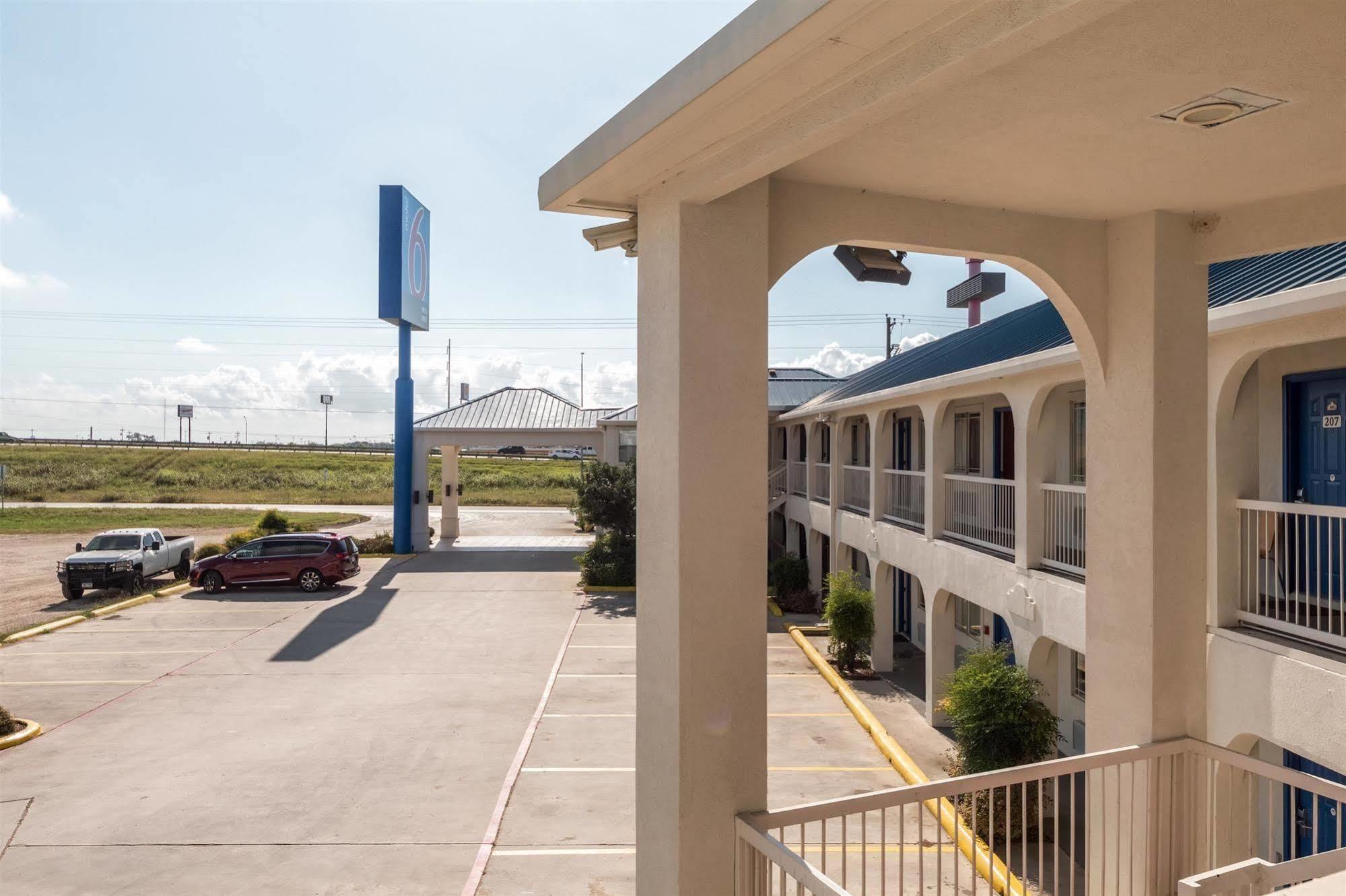Motel 6 Seguin Tx Екстериор снимка