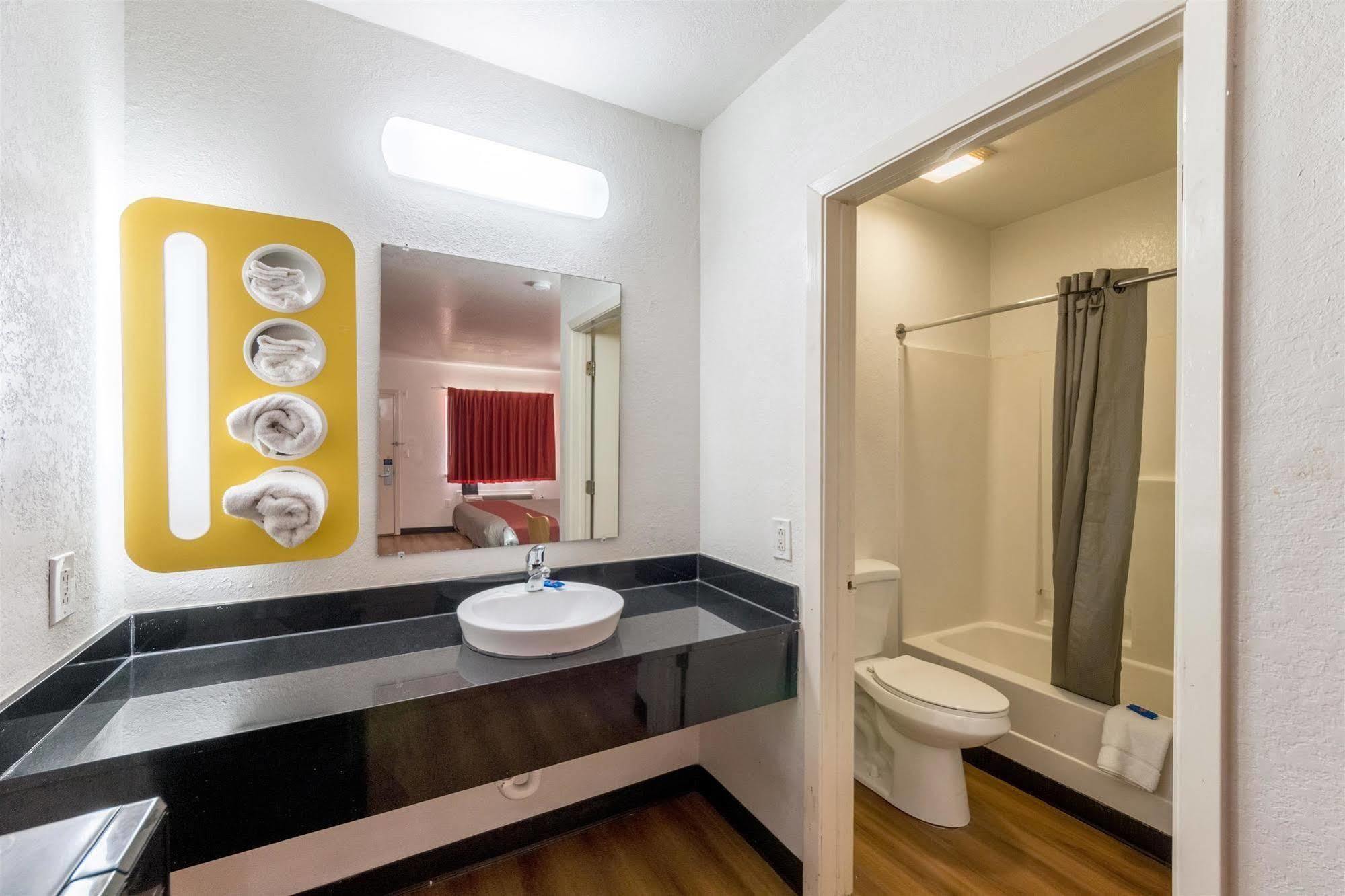 Motel 6 Seguin Tx Екстериор снимка