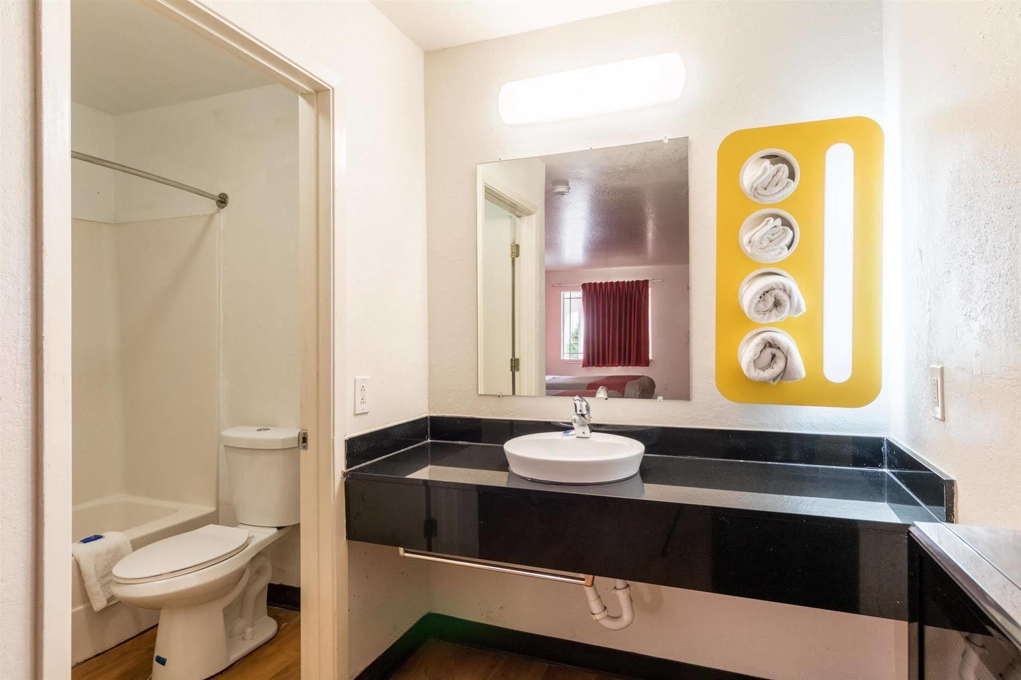 Motel 6 Seguin Tx Екстериор снимка
