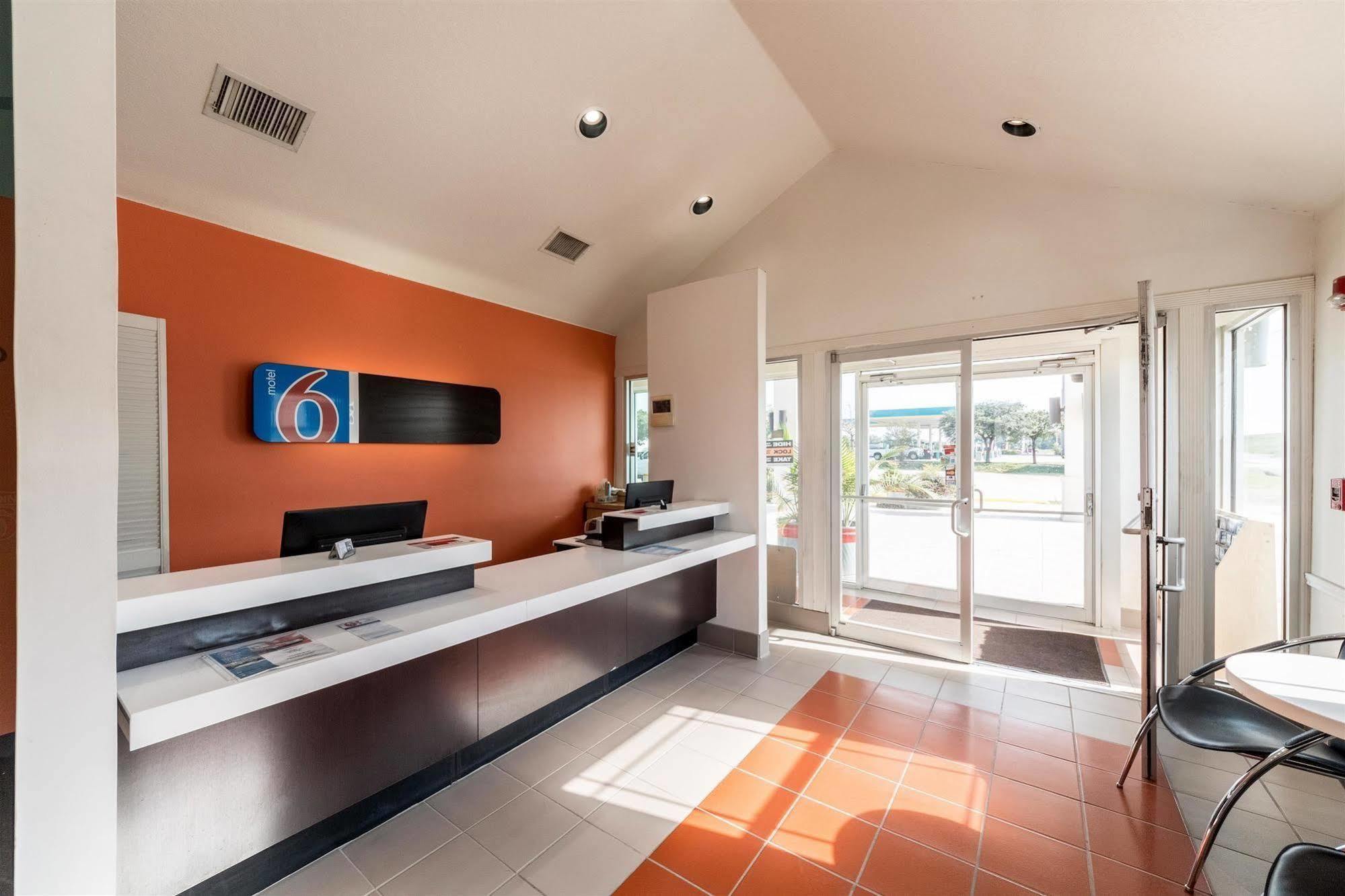 Motel 6 Seguin Tx Екстериор снимка
