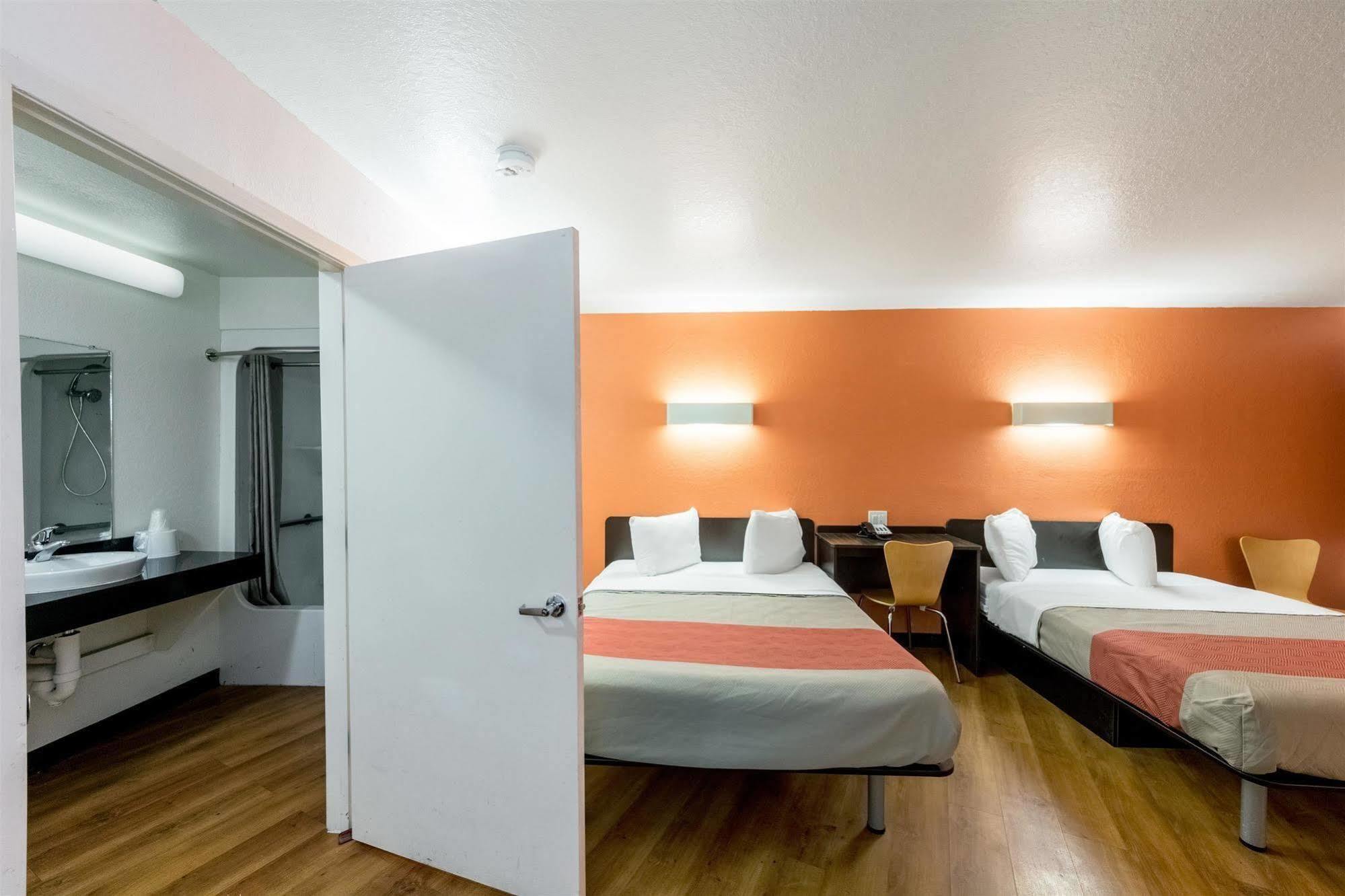 Motel 6 Seguin Tx Екстериор снимка