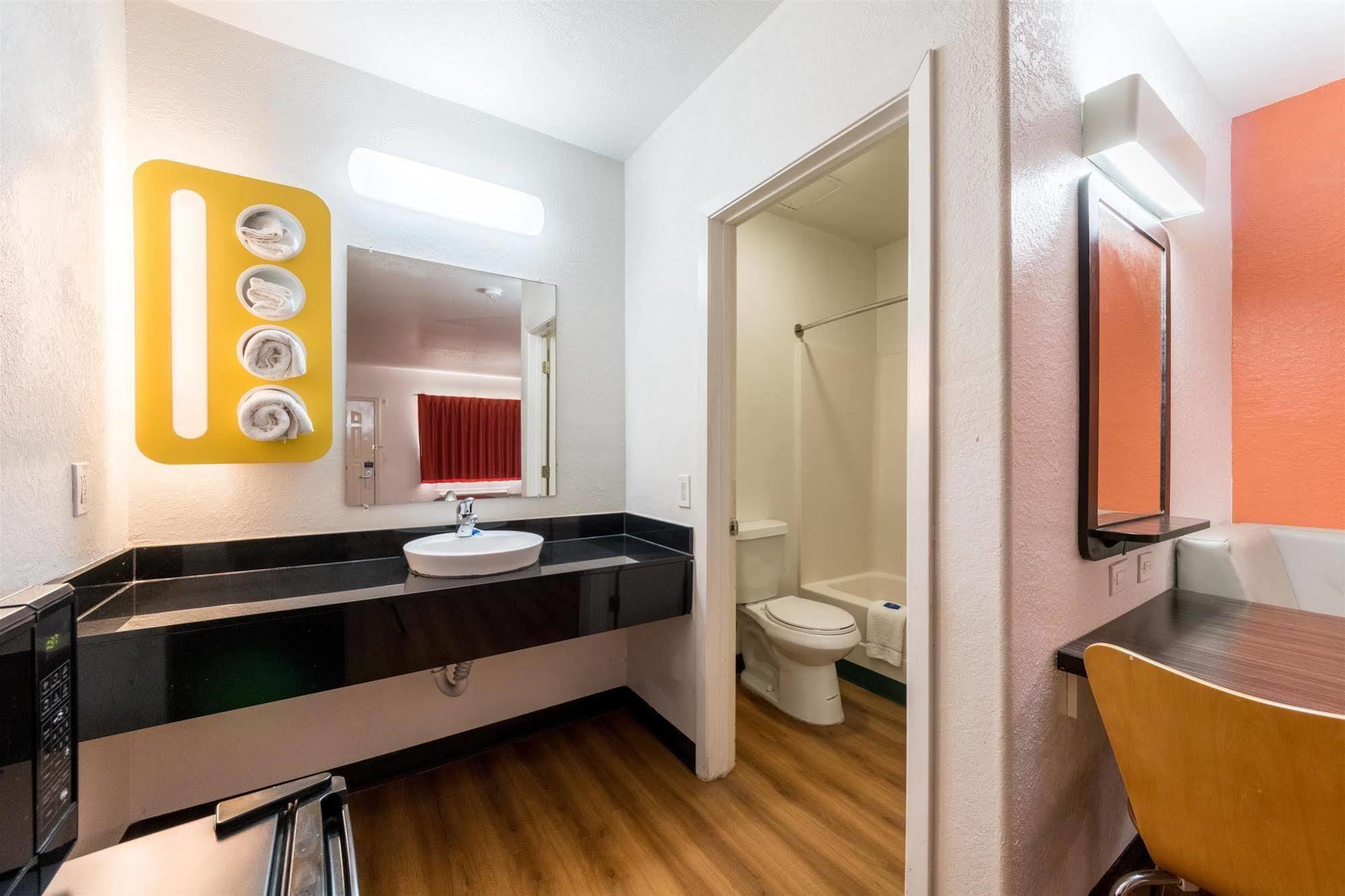 Motel 6 Seguin Tx Екстериор снимка