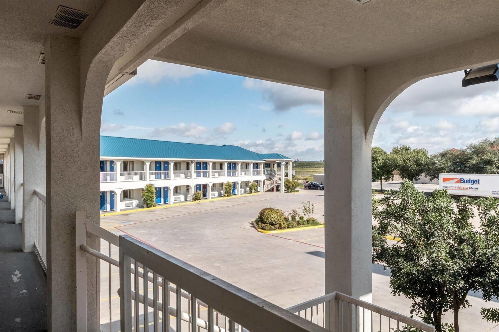 Motel 6 Seguin Tx Екстериор снимка