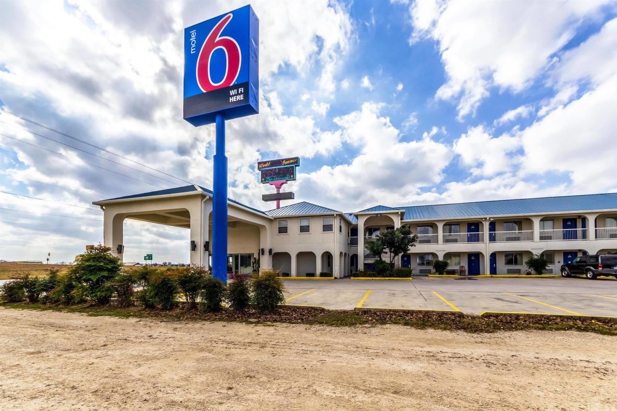 Motel 6 Seguin Tx Екстериор снимка