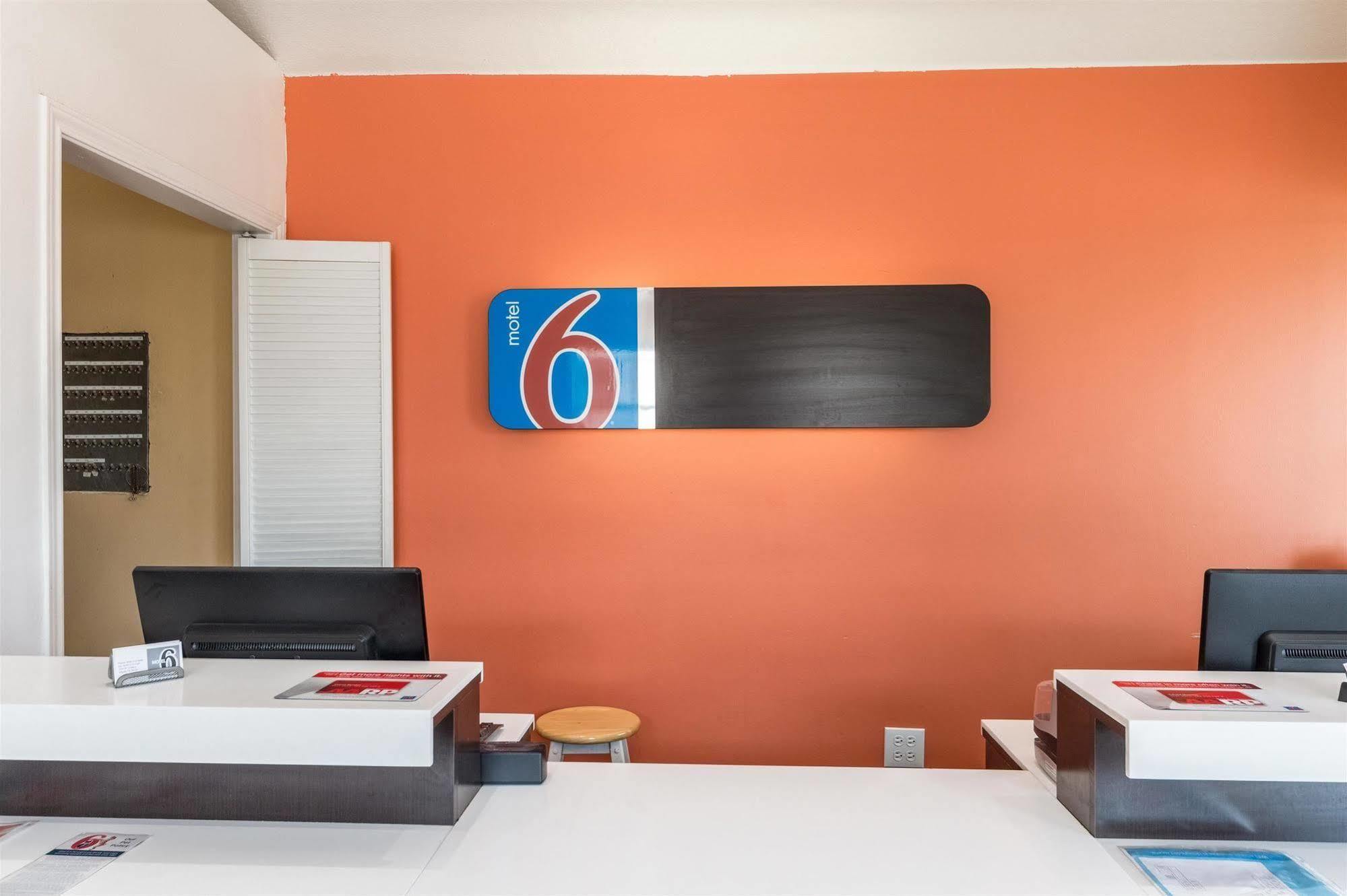 Motel 6 Seguin Tx Екстериор снимка